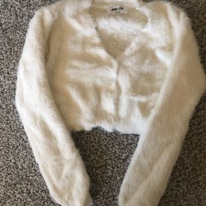 Soft fuzzy cropped sweater NEW L